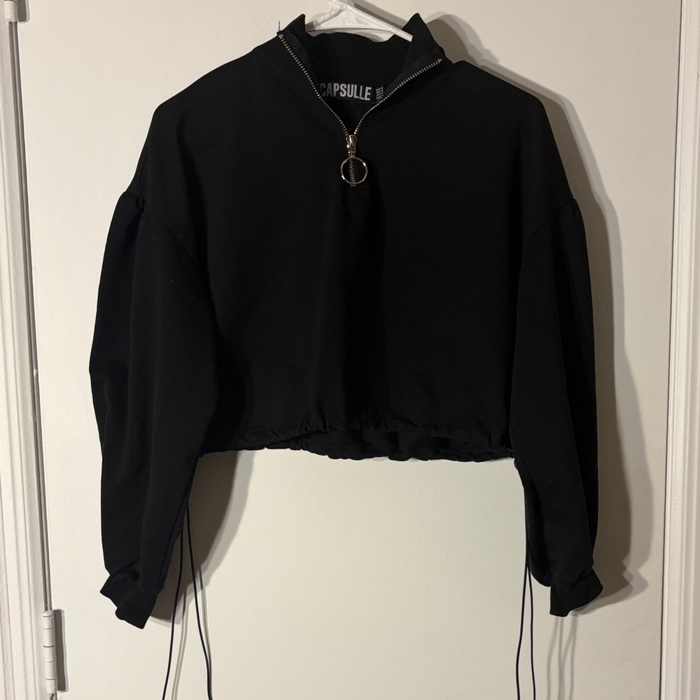 Cropped Black Capsule Half-Zip Hoodie with Ring Pull